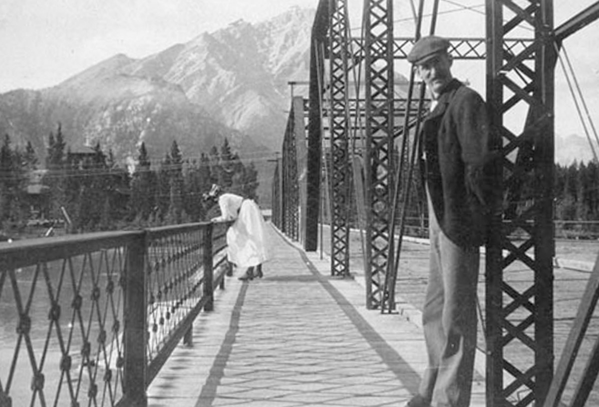 Couple on the Bridge