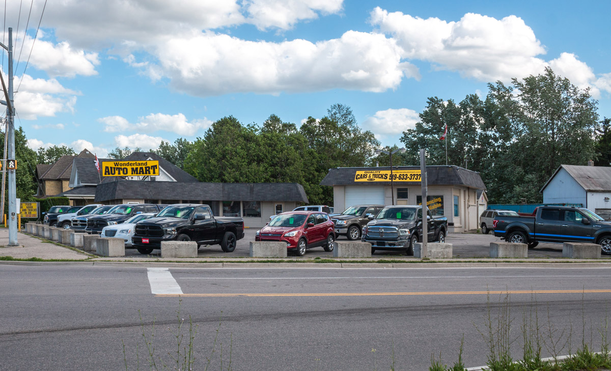 Greyhound Wayside Inn