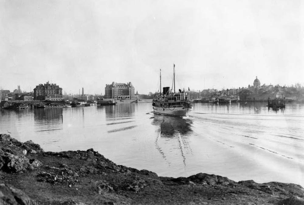 A Blackball ferry, the Chippewa, entering Victoria's Inner Harbour as seen from Esquimalt. At right the legislature can be seen, and at centre the Empress Hotel, which has since been expanded in size. The large building to the left was the post office.